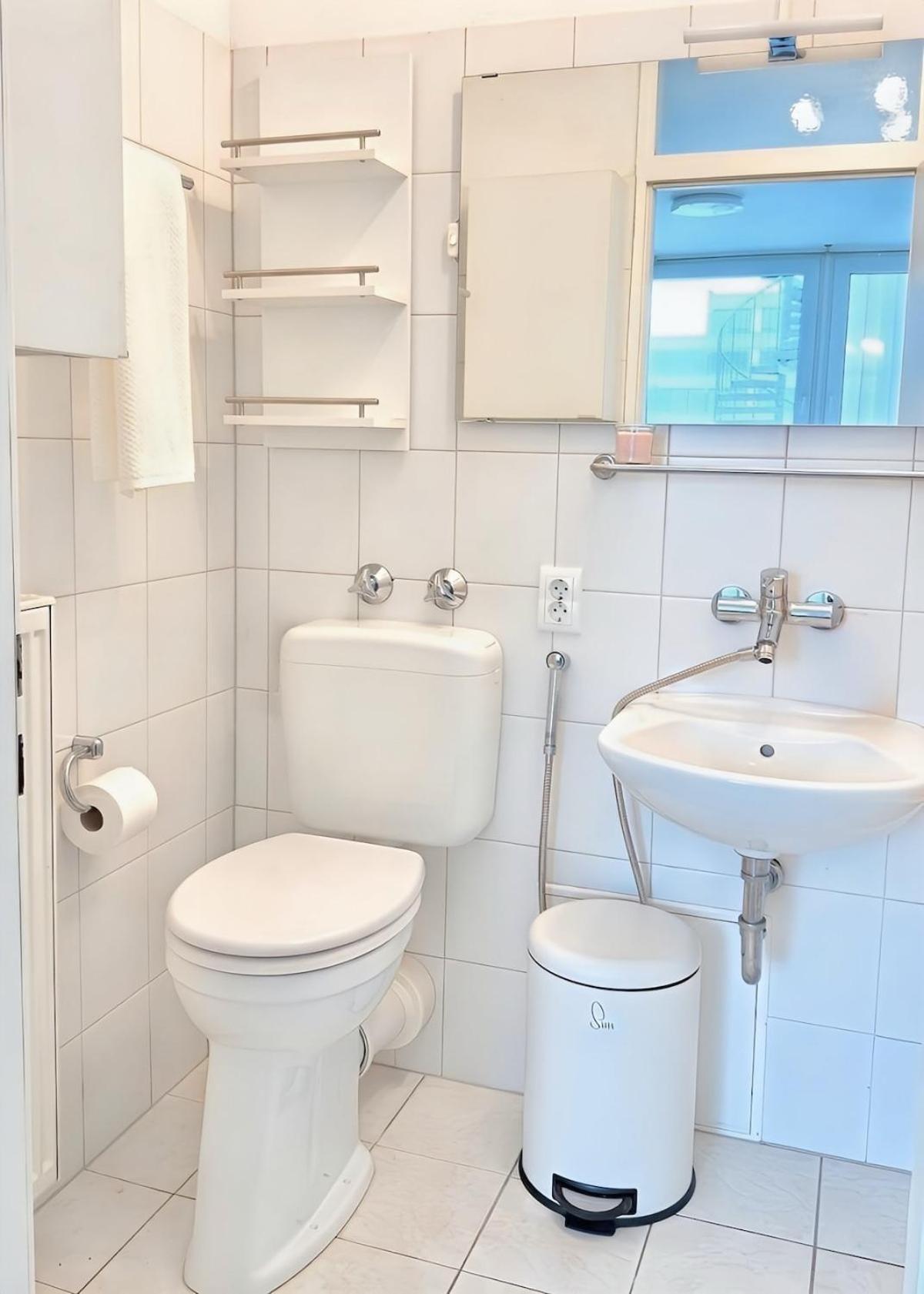 Modern Two-bedroom With Balcony In * Кёльн