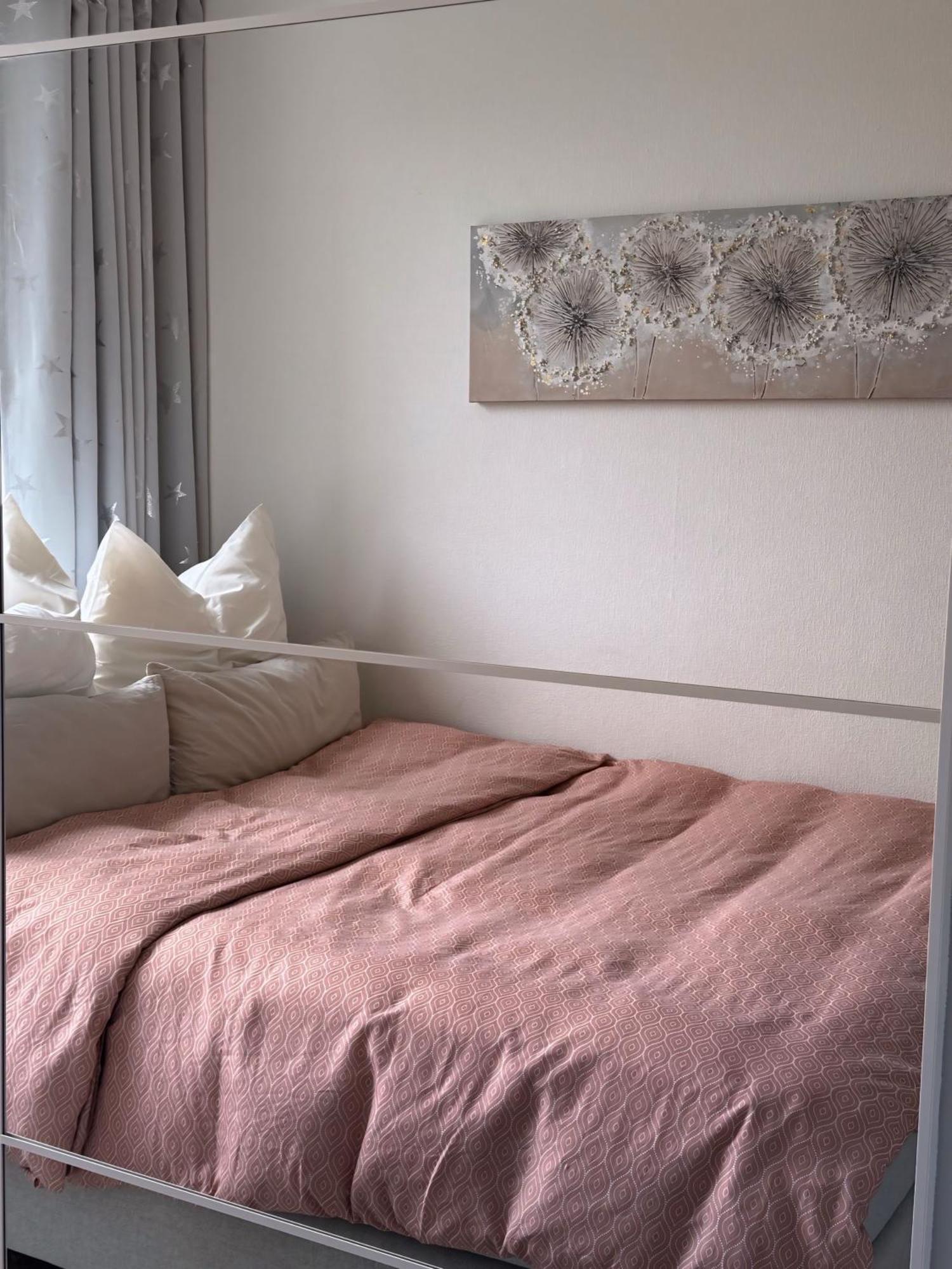 Апартаменты Modern Two-bedroom With Balcony In Кёльн